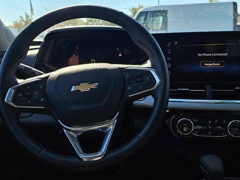 Used 2024 Chevrolet Trax LT w/ Sunroof Package image 13