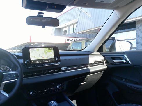 Used 2024 Mitsubishi Outlander SE image 23