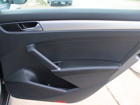 Used 2018 Volkswagen Passat 2.0T S FWD image 5