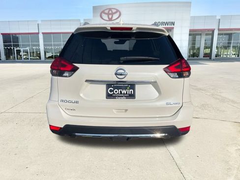 Used 2018 Nissan Rogue SL w/ Premium Package AWD/4WD image 4