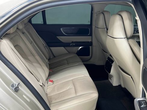 Used 2017 Lincoln Continental Select w/ Climate Package FWD image 32