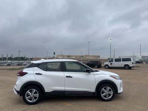 Certified 2021 Nissan Kicks S FWD image 26