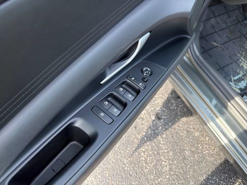 Used 2026 Hyundai Elantra Hybrid FWD image 12