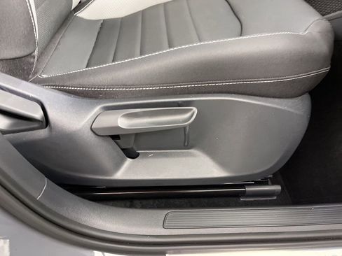 Used 2024 Volkswagen Taos SEL image 9