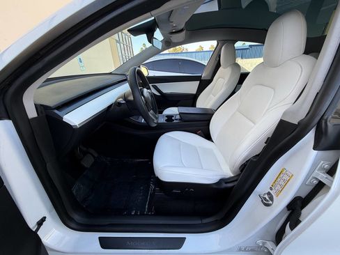 Used 2022 Tesla Model Y Long Range image 20