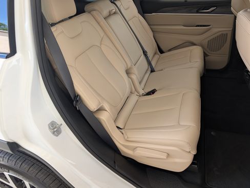 Used 2024 Jeep Grand Cherokee L Limited w/ Luxury Tech Group II RWD image 21