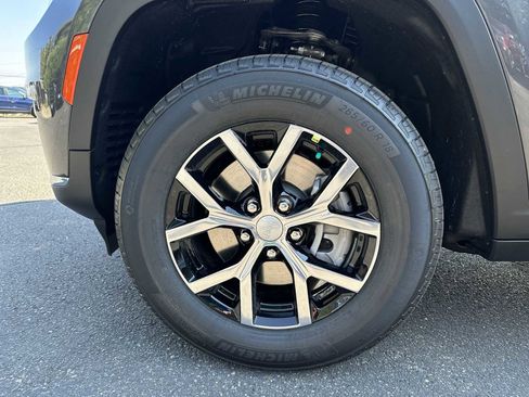 New 2025 Jeep Grand Cherokee L Limited image 18