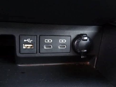 Used 2023 Toyota Highlander LE image 10