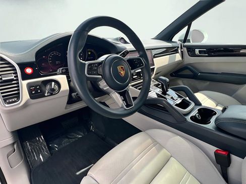 Used 2021 Porsche Cayenne AWD/4WD image 15