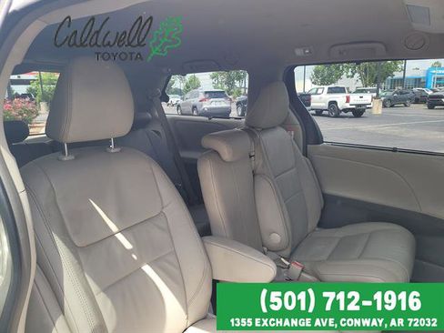 Used 2017 Toyota Sienna XLE Premium FWD image 28