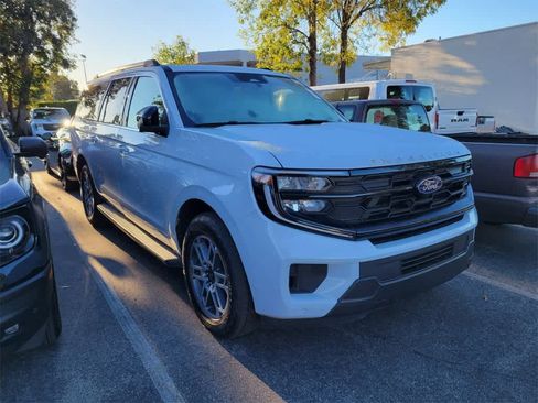 Used 2025 Ford Expedition Max Active image 3