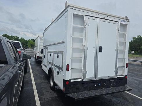 Used 2022 Chevrolet Express 3500 w/ Power Convenience Package RWD image 3