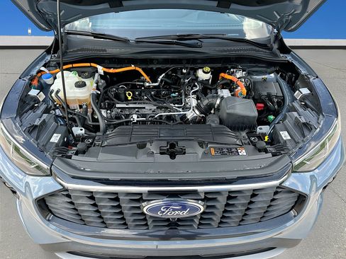 Certified 2025 Ford Escape Platinum w/ Premium Technology Package FWD image 30