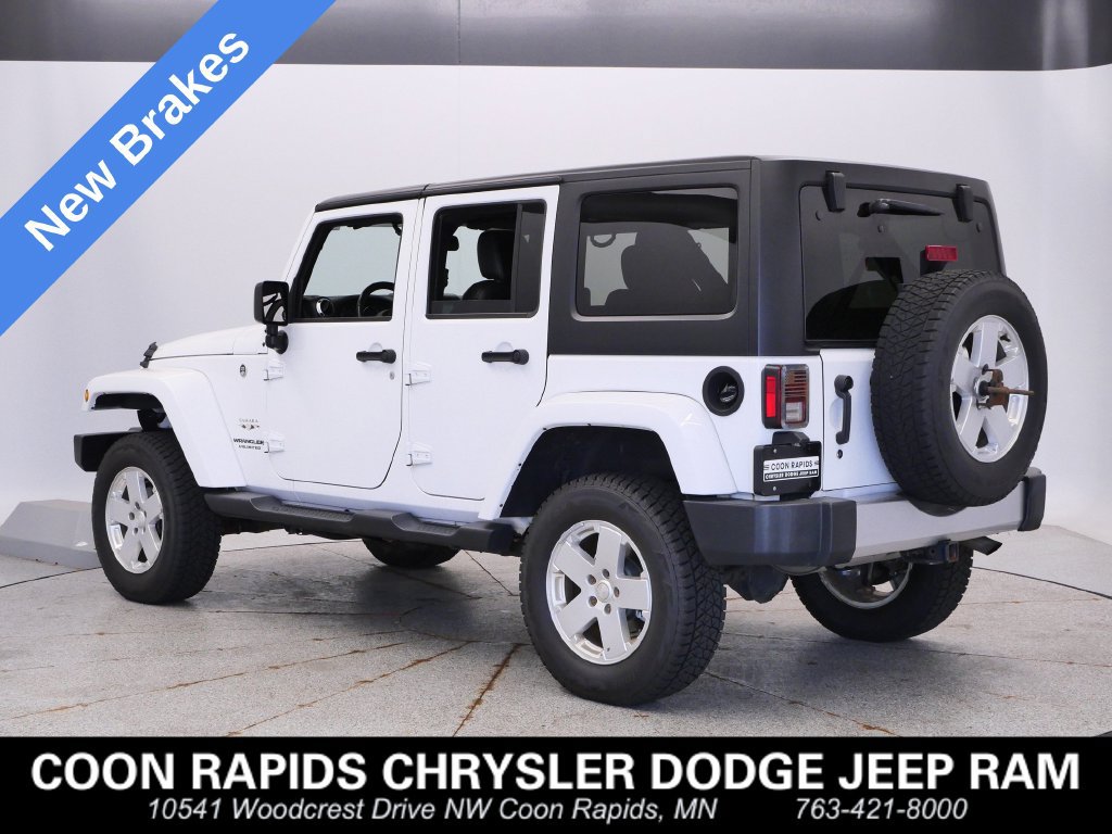 Certified 2017 Jeep Wrangler Unlimited Sahara w/ Connectivity Group AWD/4WD image 3