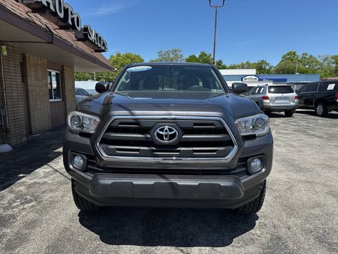 Used 2017 Toyota Tacoma SR5 w/ Tow Package AWD/4WD image 6