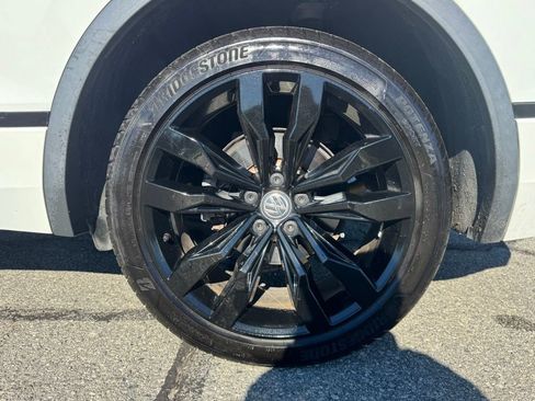 Used 2021 Volkswagen Tiguan SE R-Line w/ 3rd Row Seat Package image 39