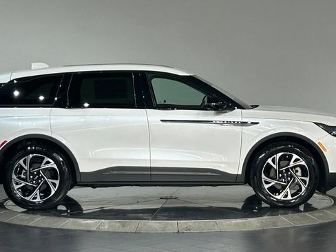 New 2026 Lincoln Nautilus Premier w/ Equipment Group 102A AWD/4WD image 10