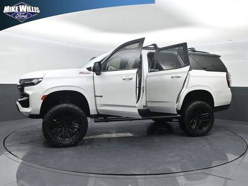 Used 2023 Chevrolet Tahoe Z71 w/ Luxury Package AWD/4WD image 28