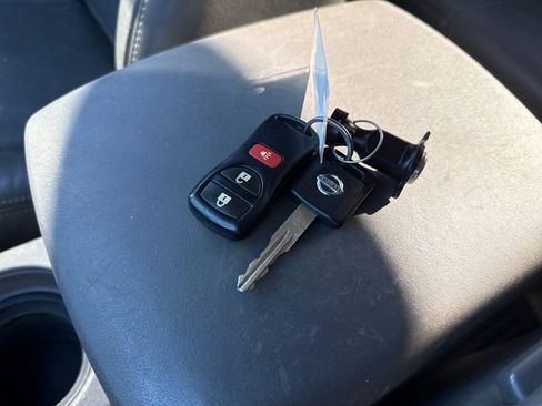 Used 2014 Nissan Frontier SL w/ SL Moonroof Package image 30