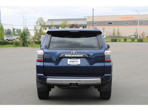 Used 2022 Toyota 4Runner TRD Off-Road Premium w/ Moonroof Package AWD/4WD image 5