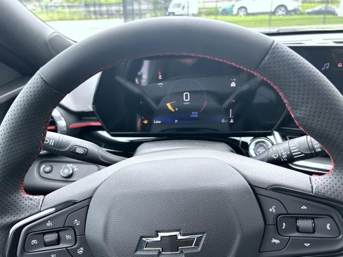 New 2025 Chevrolet Trax RS w/ Sunroof Package image 14