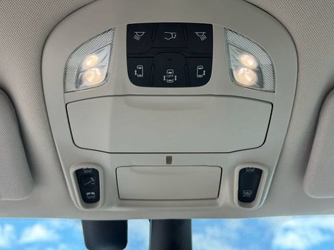 Used 2021 Chrysler Pacifica Touring-L w/ Uconnect Theater Family Group AWD/4WD image 20