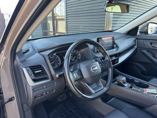 Used 2025 Nissan Rogue SV FWD image 12
