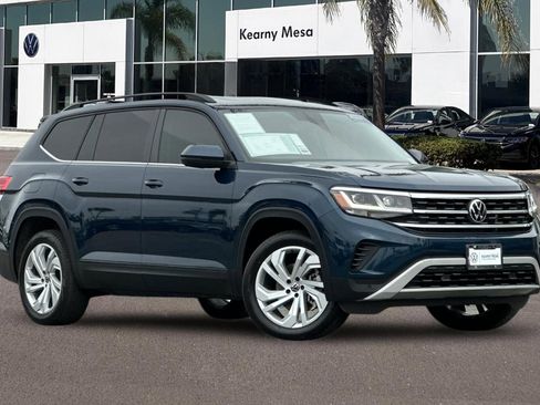 Used 2023 Volkswagen Atlas SE w/ Panoramic Sunroof Package FWD image 2