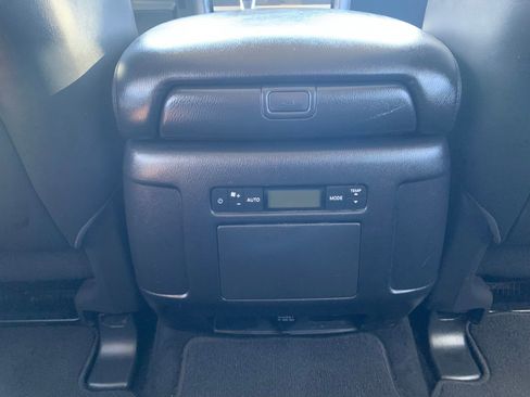 Used 2023 Nissan Armada SV image 40