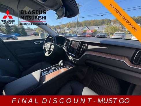 Used 2022 Volvo XC60 B5 Momentum w/ Climate Package image 14
