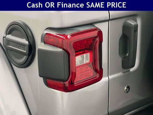 Used 2020 Jeep Wrangler Unlimited Sahara AWD/4WD image 13