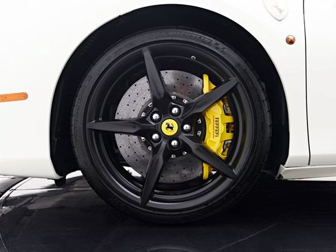 Used 2019 Ferrari 488 Spider RWD image 3