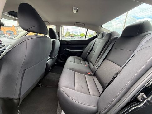 Used 2025 Nissan Altima 2.5 SV FWD image 14