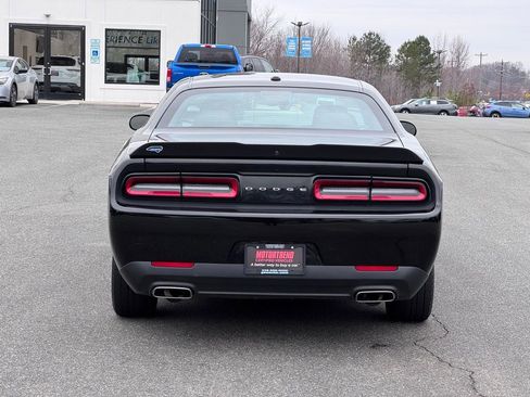Used 2023 Dodge Challenger SXT image 4