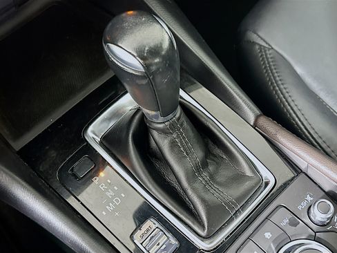 Used 2018 MAZDA MAZDA3 Touring FWD image 24