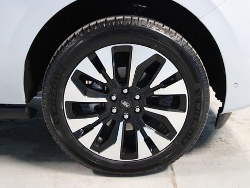 Used 2025 Ford Expedition Platinum w/ Platinum Ultimate Package image 42