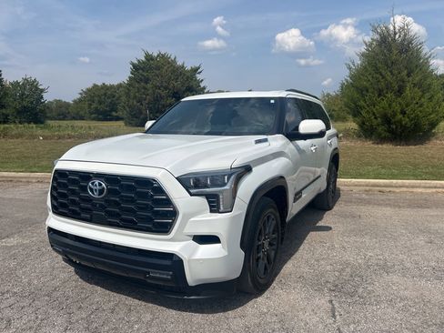 Used 2023 Toyota Sequoia Platinum image 1