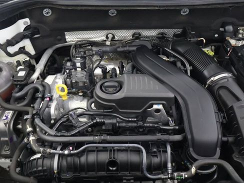 Used 2022 Volkswagen Taos SE w/ Panoramic Sunroof Package image 28