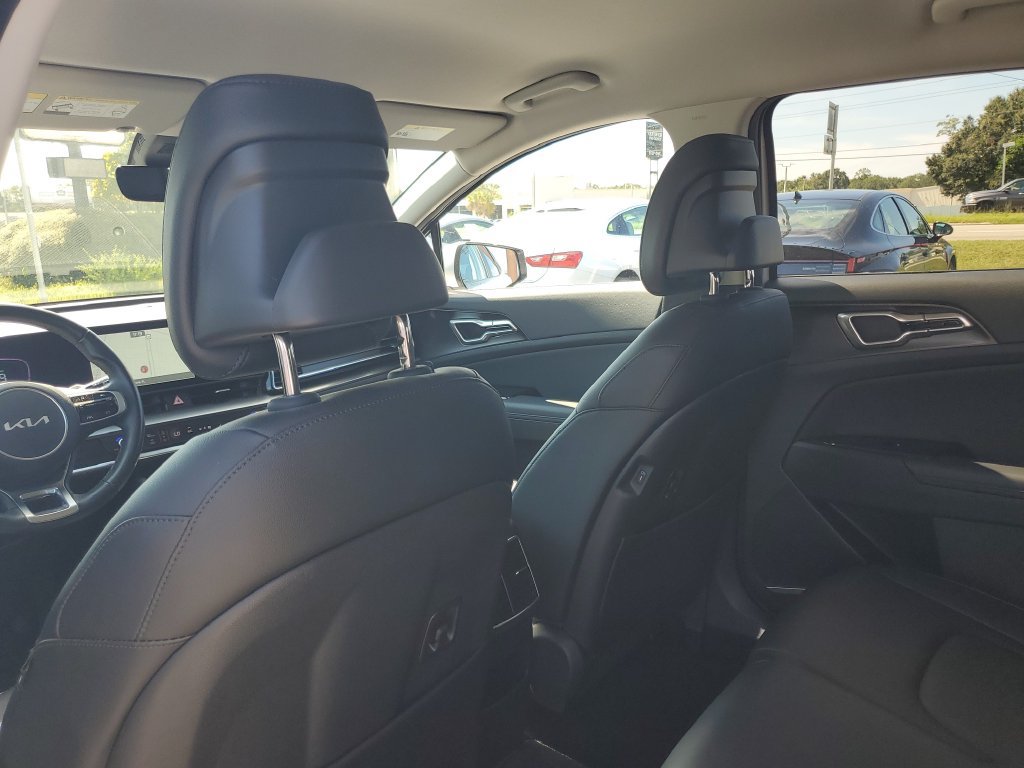 Used 2025 Kia Sportage EX FWD image 22