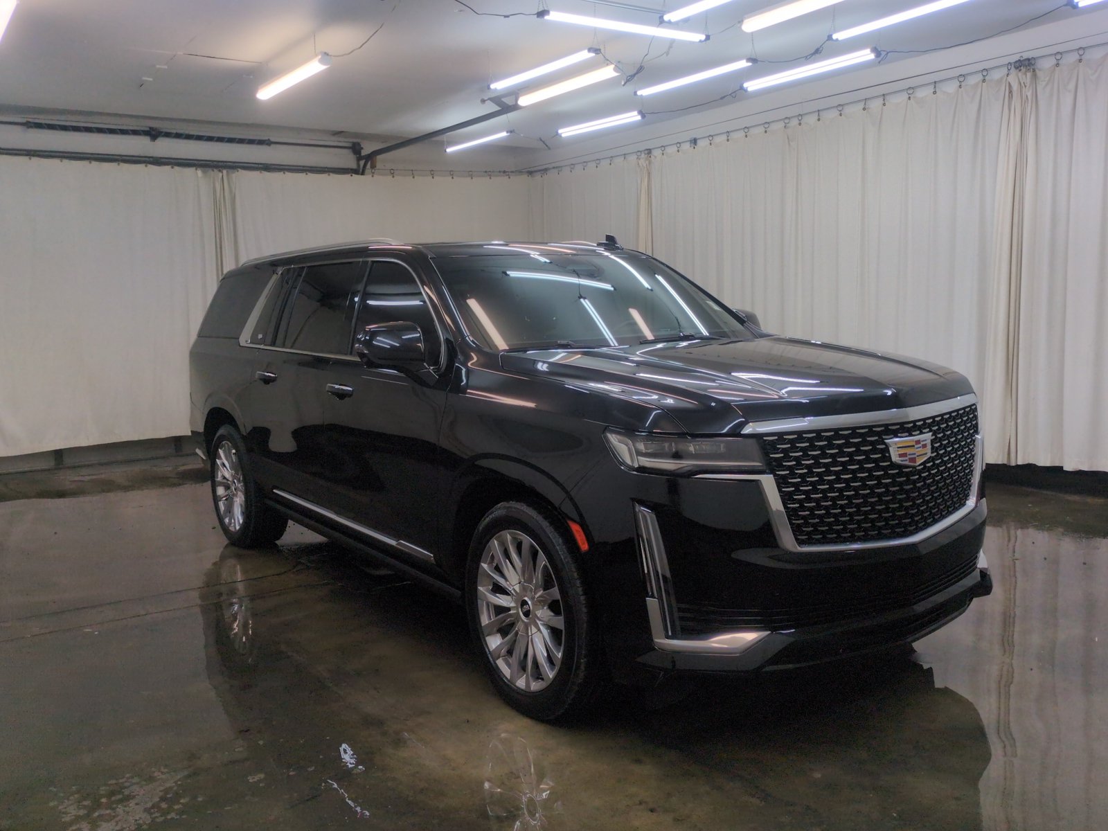 Used 2024 Cadillac Escalade ESV Premium Luxury w/ Performance Package AWD/4WD image 3