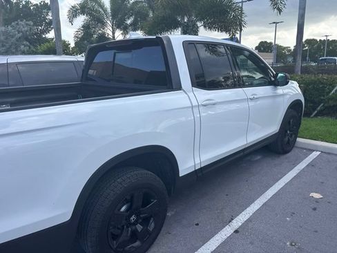 Used 2025 Honda Ridgeline Black Edition image 11