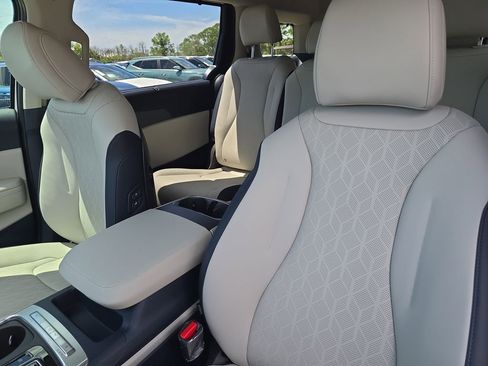 New 2026 Kia Carnival EX FWD image 22