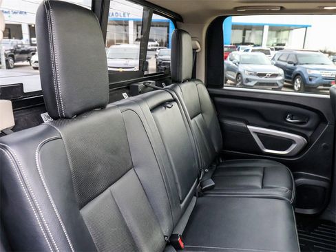 Used 2020 Nissan Titan SL w/ Moonroof Package image 28