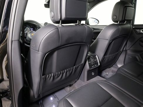 Used 2025 Porsche Macan image 37