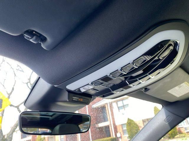 Used 2019 Porsche Macan AWD/4WD image 39