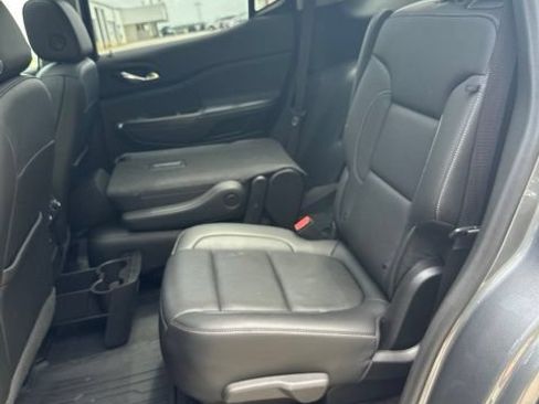 Used 2022 GMC Acadia SLT w/ Technology Package AWD/4WD image 51