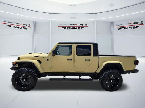 Used 2020 Jeep Gladiator Overland w/ Trailer Tow Package AWD/4WD image 3