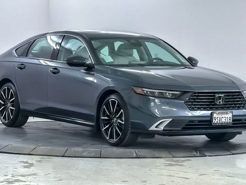 Used 2025 Honda Accord Touring image 9