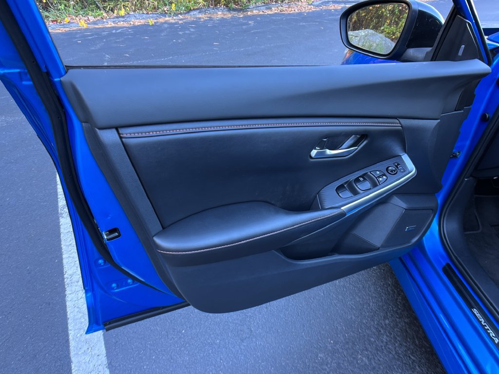 Used 2022 Nissan Sentra SR w/ SR Premium Package FWD image 11
