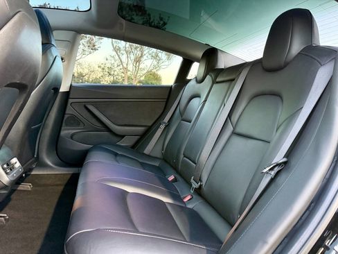 Used 2018 Tesla Model 3 Long Range image 19